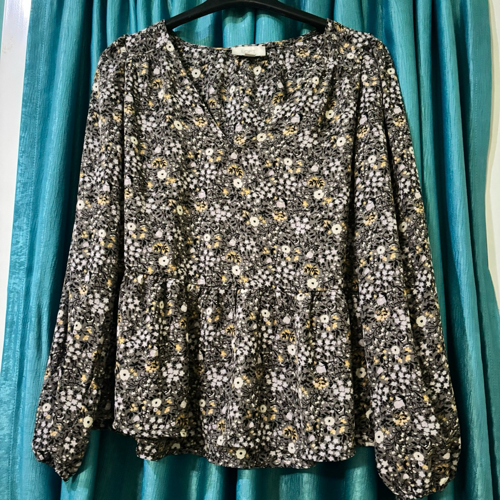 Loft Floral Blouse V-Neck Ruffle