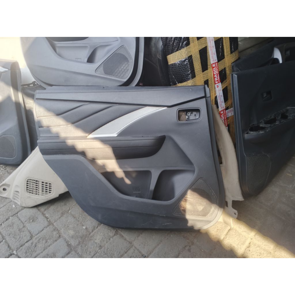 Doortrim Pintu Tengah New Xpander Original