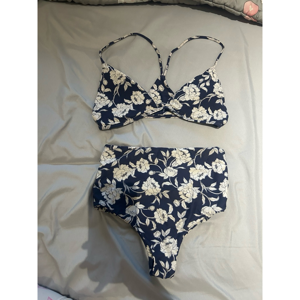 bikini pantai biru putih flower preloved size S-M