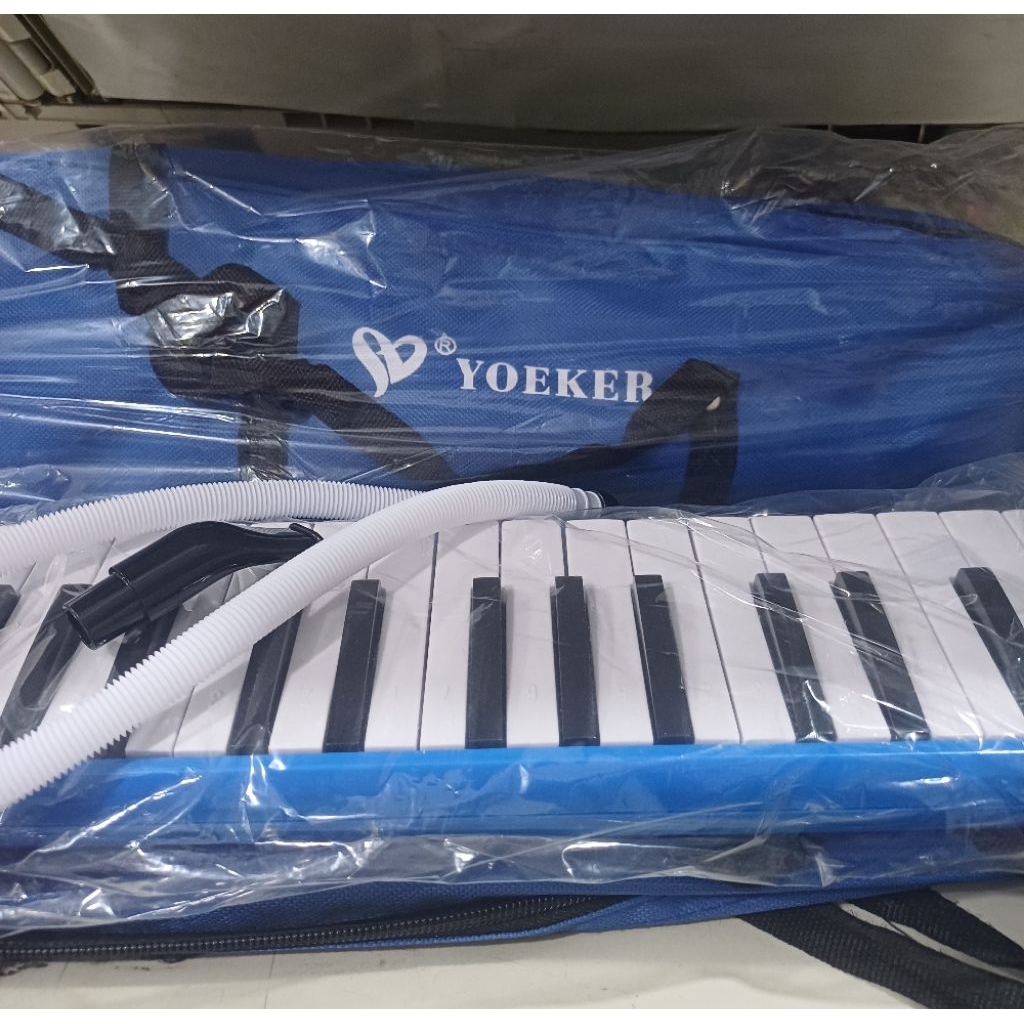 PIANIKA YOEKER BIRU