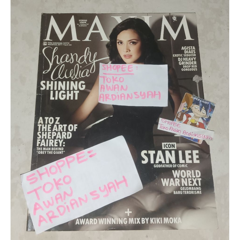 majalah maxim shandy aulia (beberapa halaman ada sedikit bercak noda, dan ada 1 halaman bekas nempel