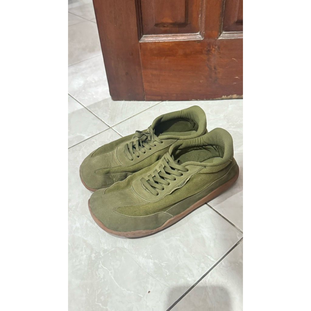 Preloved Pyopp Fledge Pada Barefoot