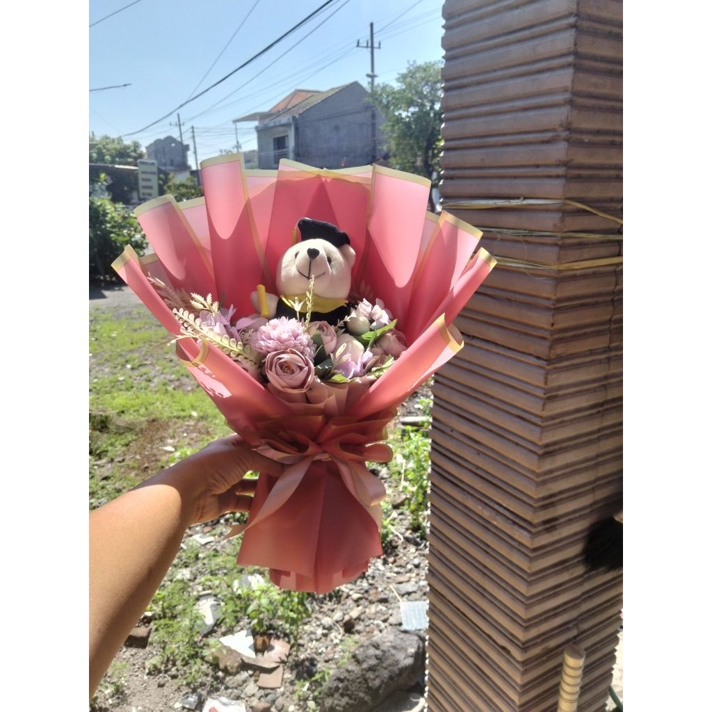 buket wisuda /buket bunga boneka /buket surabaya