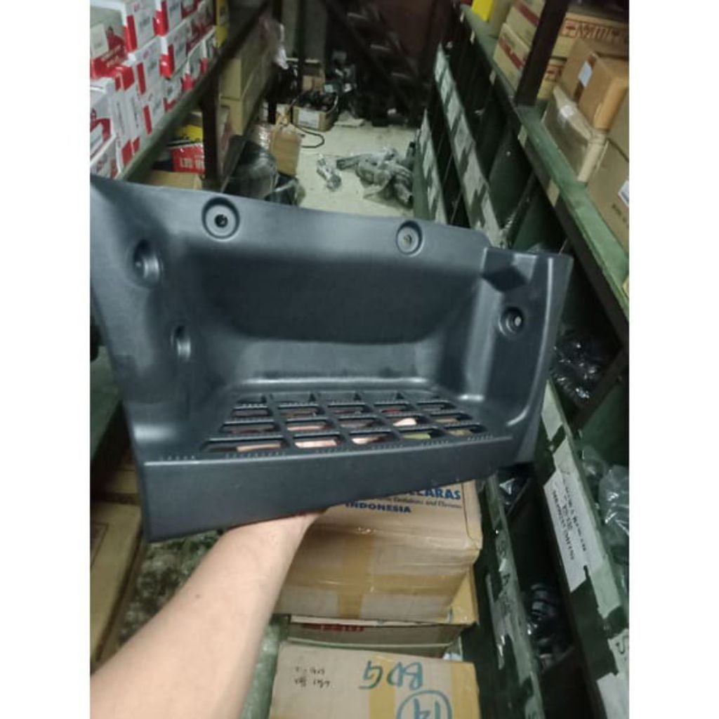 step injakan kaki mobil canter kiri