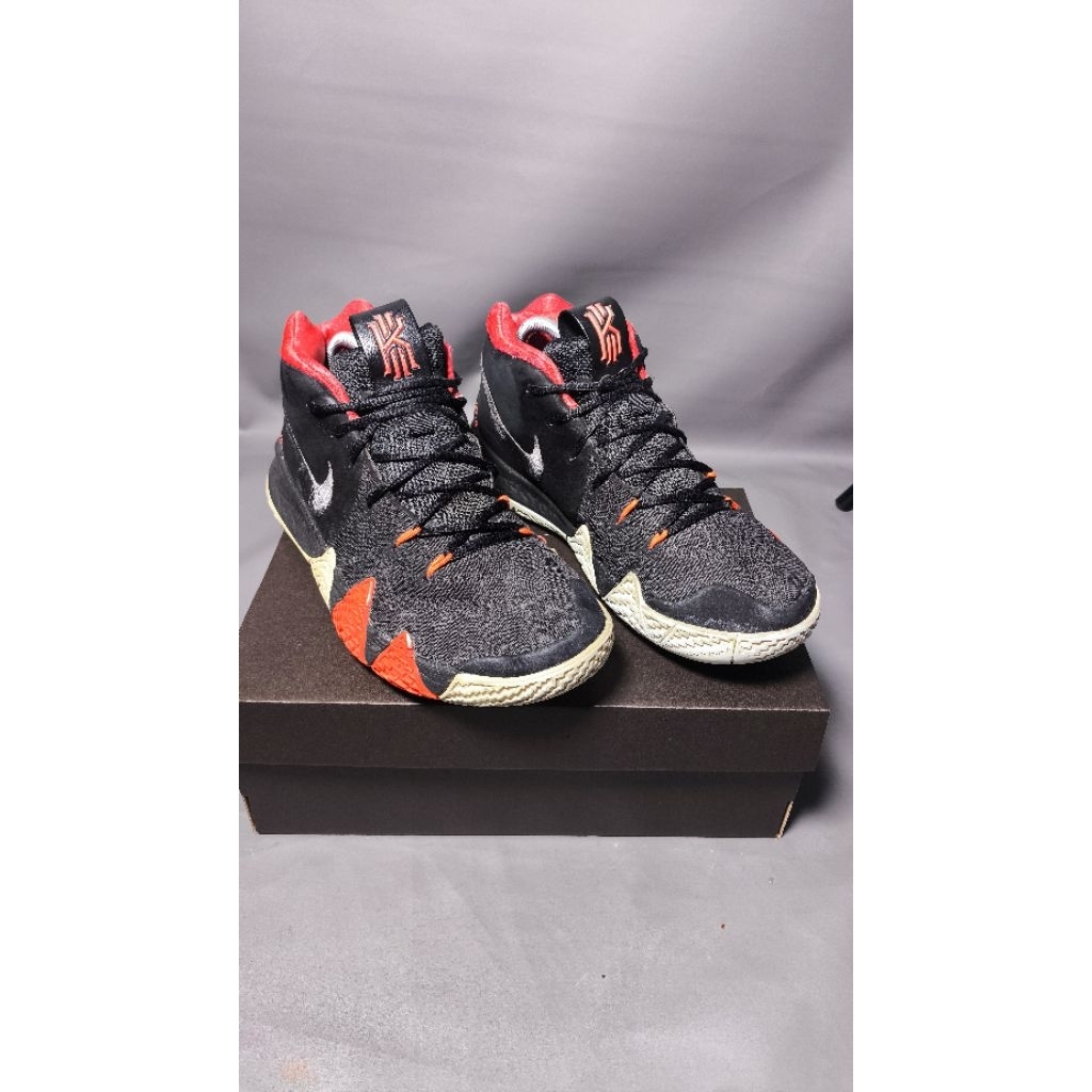 Sepatu basket casual sneakers Nike Kyrie 4 Think 16 second bekas
