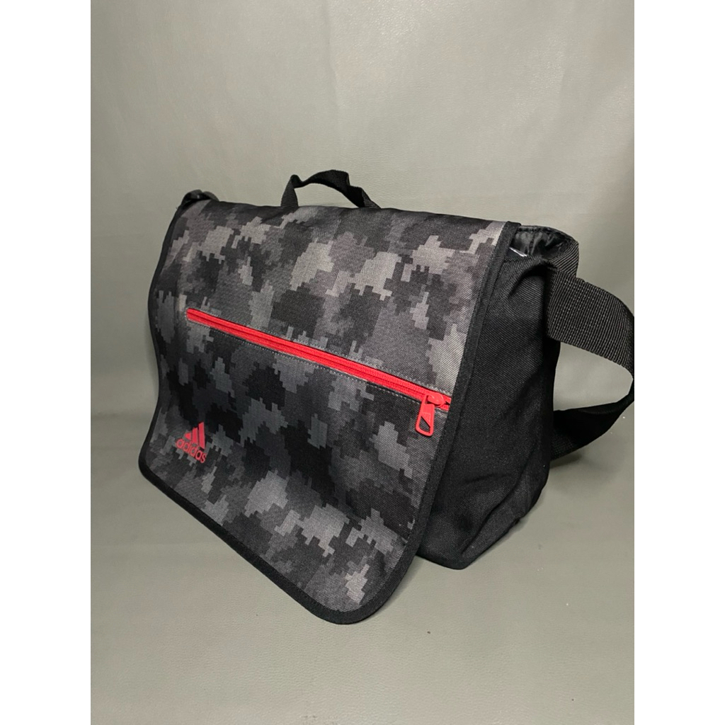 messenger bag adds camo like new / ADIDAS SLINGBAG CAMO / ADIDAS MESSENGER BAG / TAS SELEMPANNG ADID