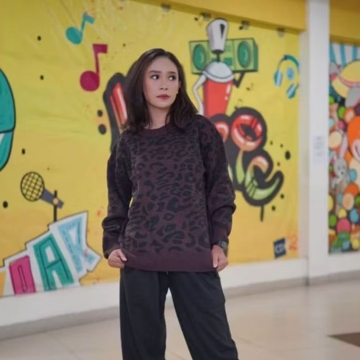 Sweater Rajut Wanita Oversize Leopard Akrilik Lembut