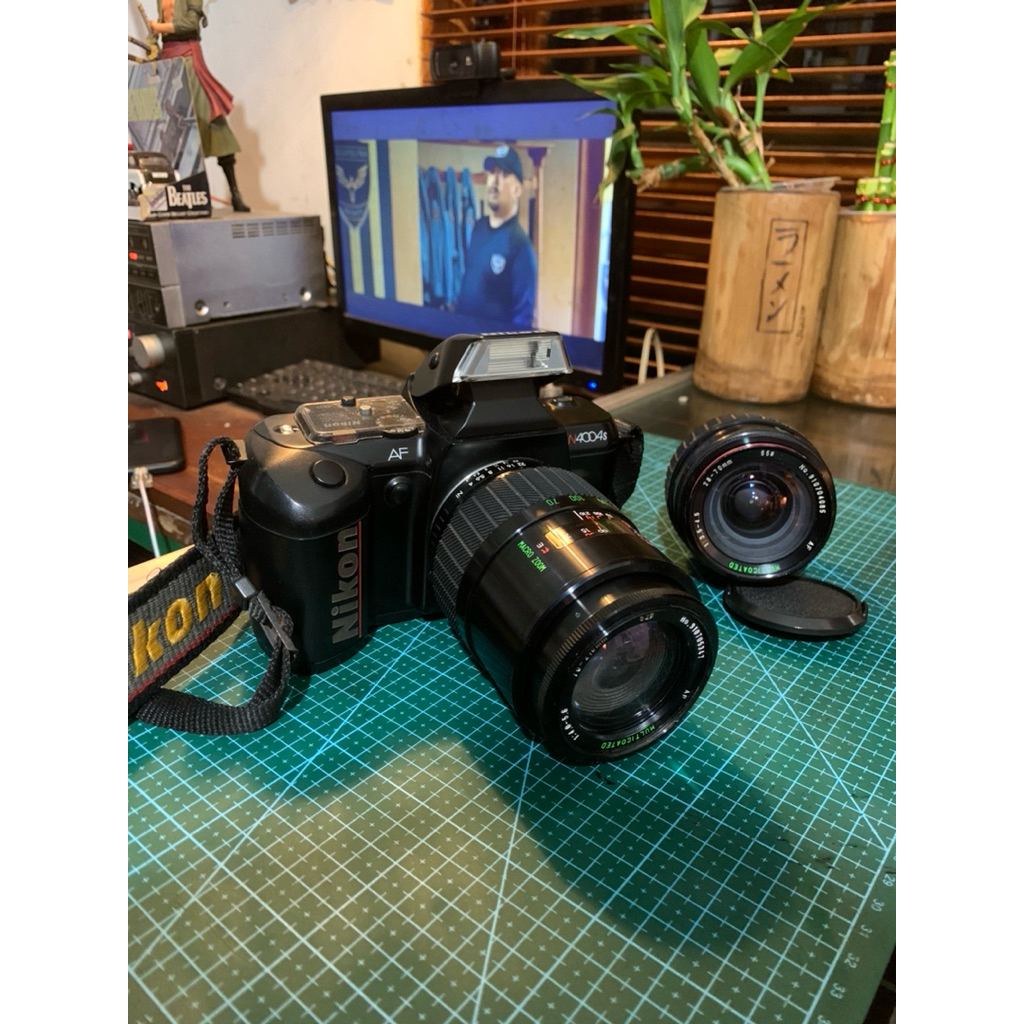 camera analog NIKON N4004s. mulus seperti baru.