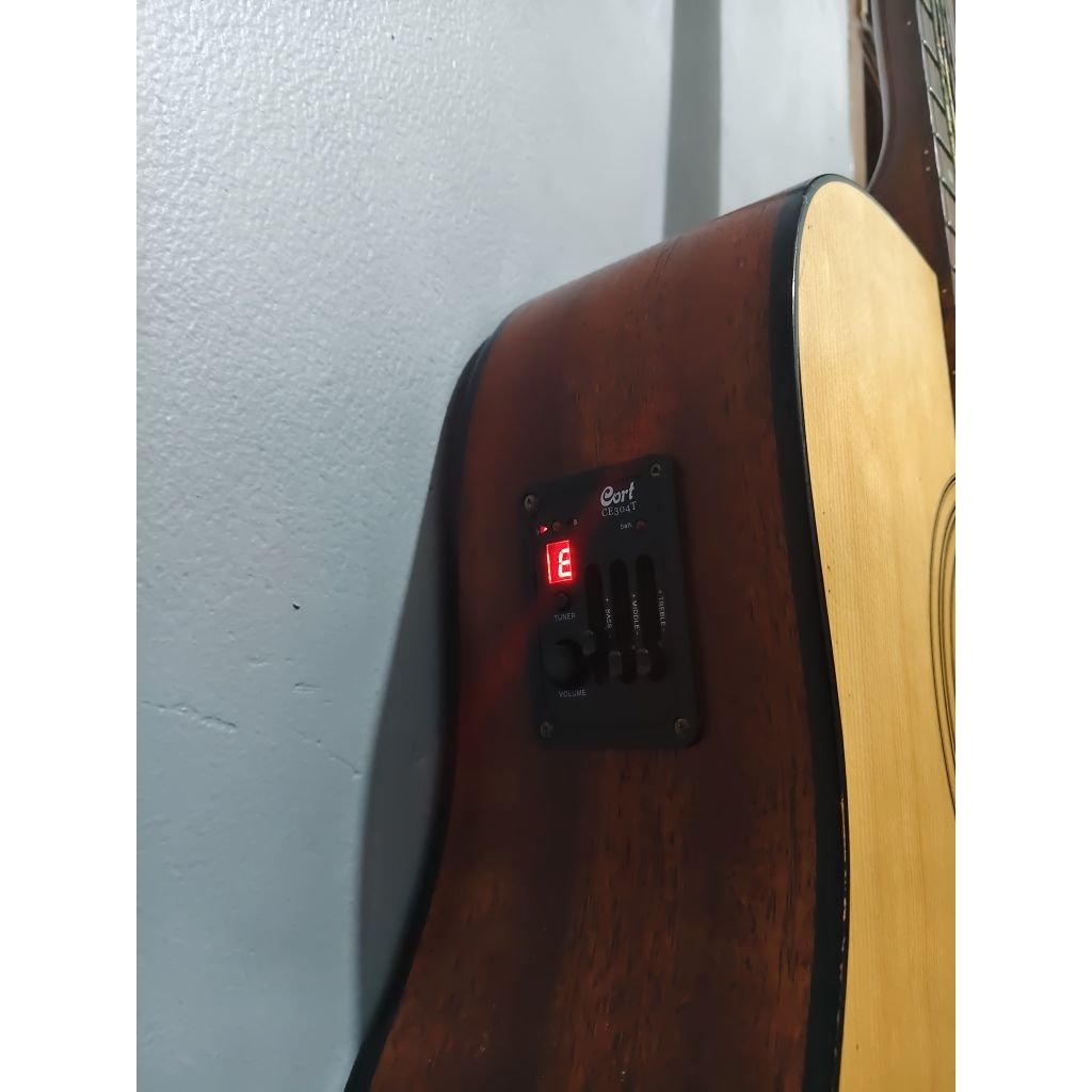Cort AD 810 E OP