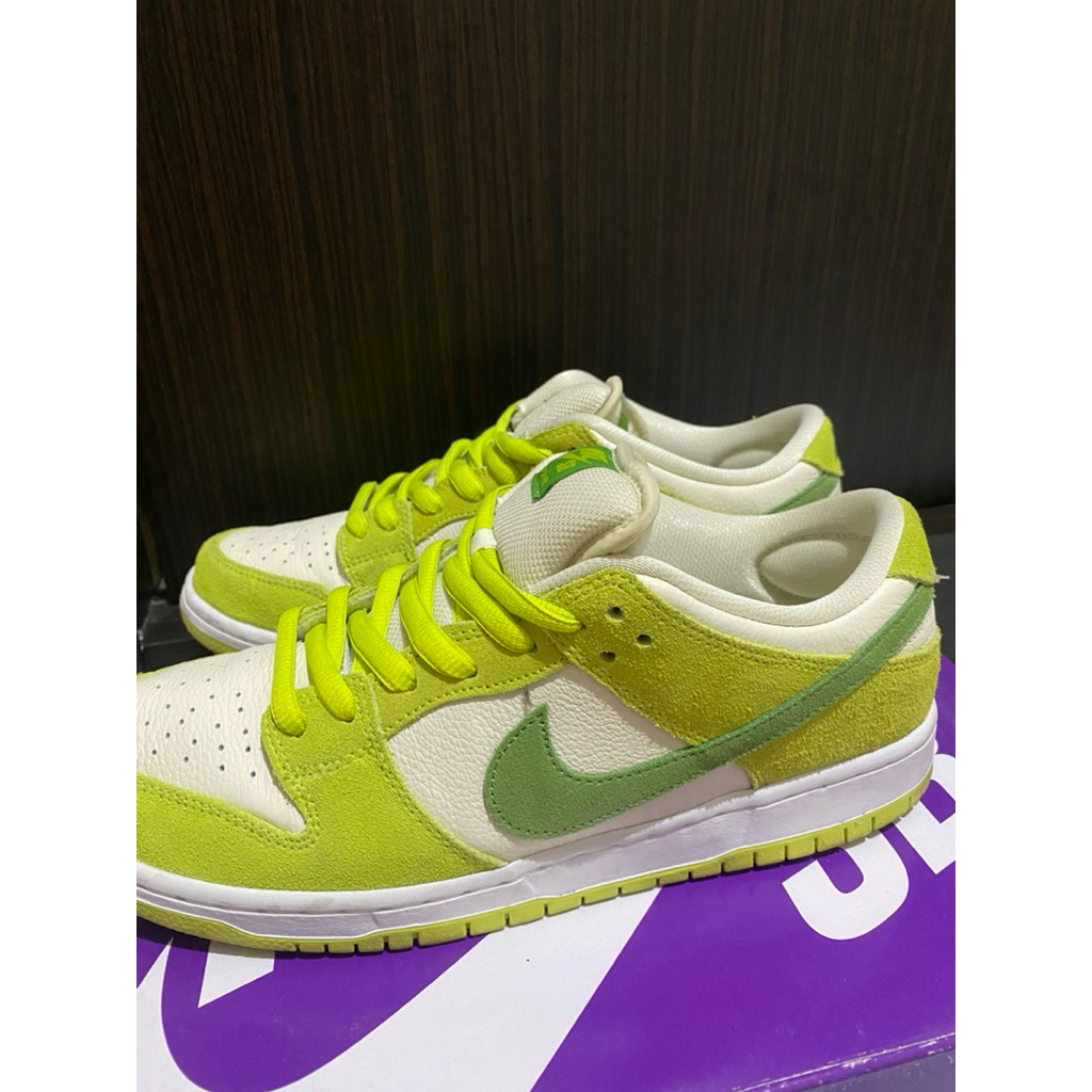 Nike SB Dunk Low Pro color white & green