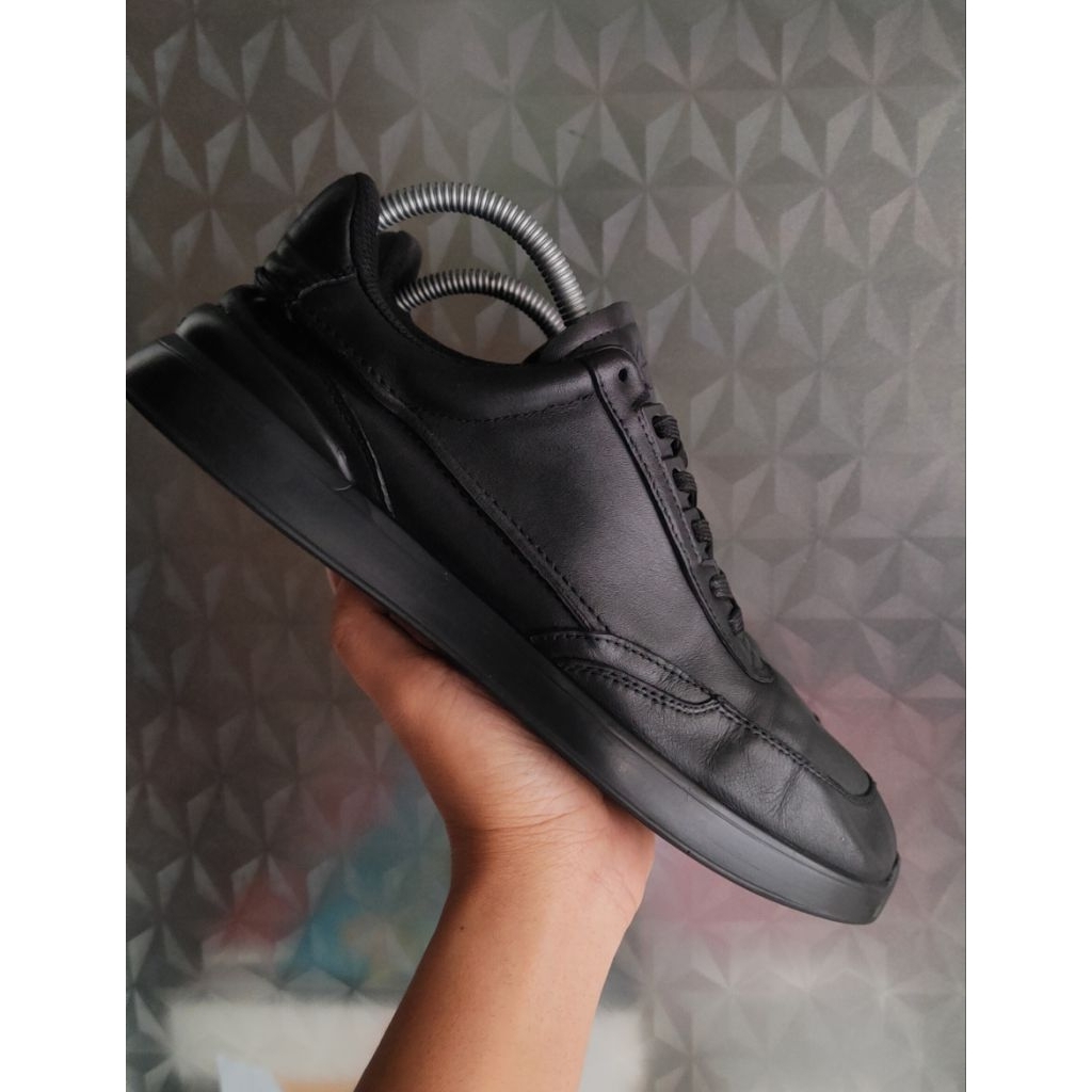 sepatu Clarks SZ 41 second bekas preloved