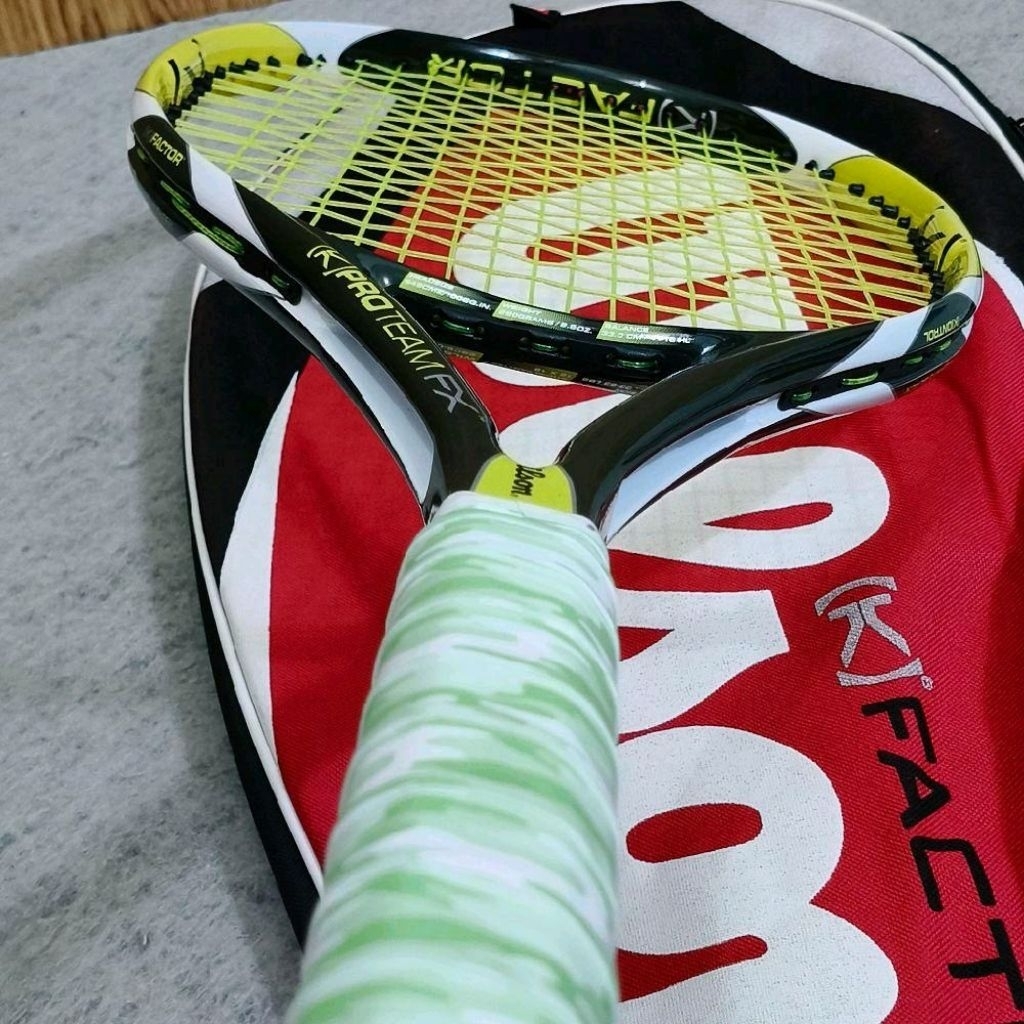 Raket Tenis Bekas Mulus Wilson K Factor Hijau Senar Lemon Lengkap Ada Tas Siap Pakai