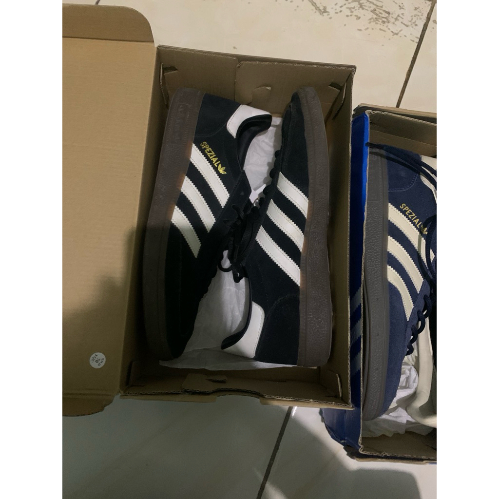 Sepatu anak hitam putih sz 42 used vvgc