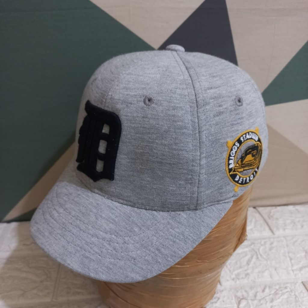 Topi Visor Pendek eMLB Baseball Logo D Abu Size Xs-S stok 7870