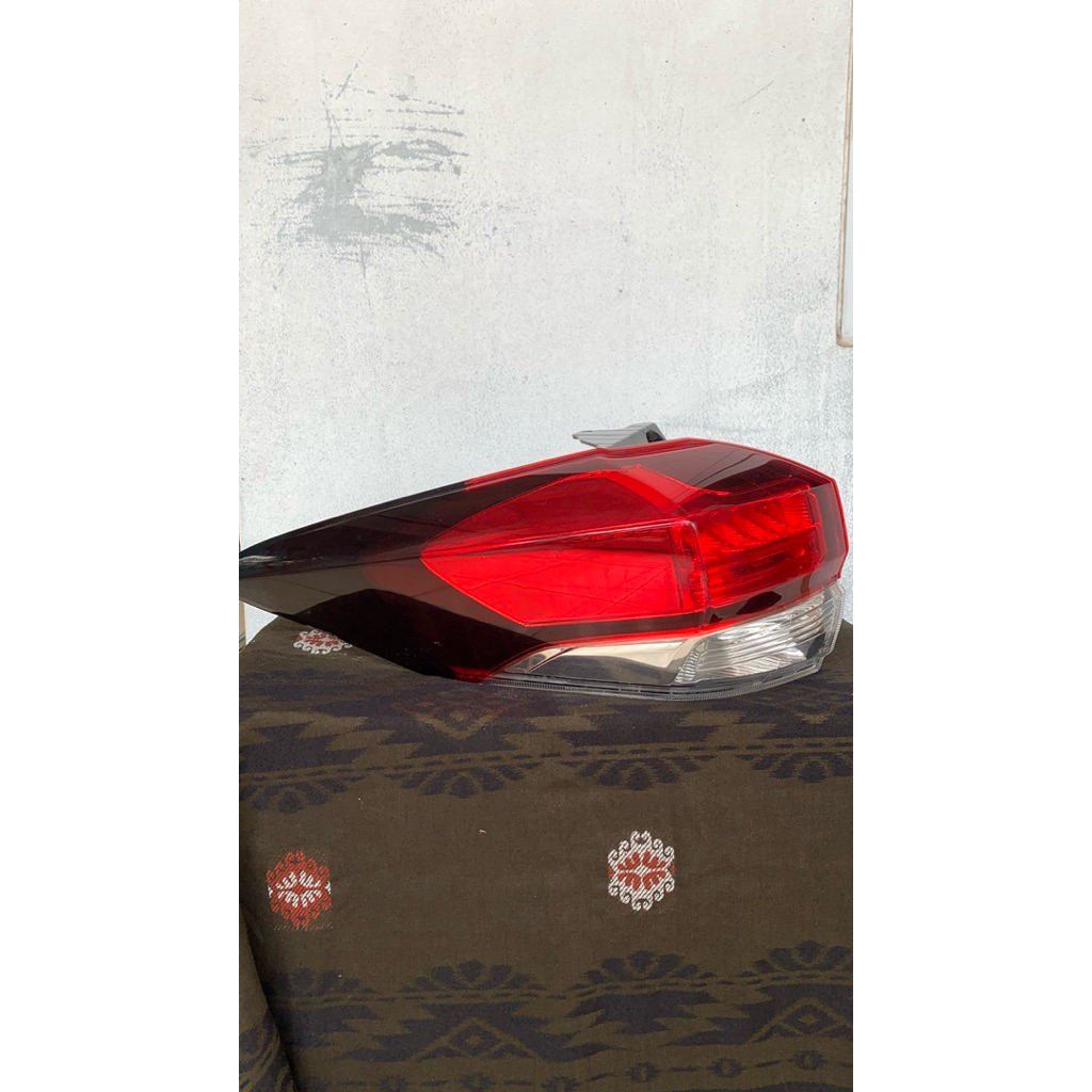 stoplamp toyota rush 2018