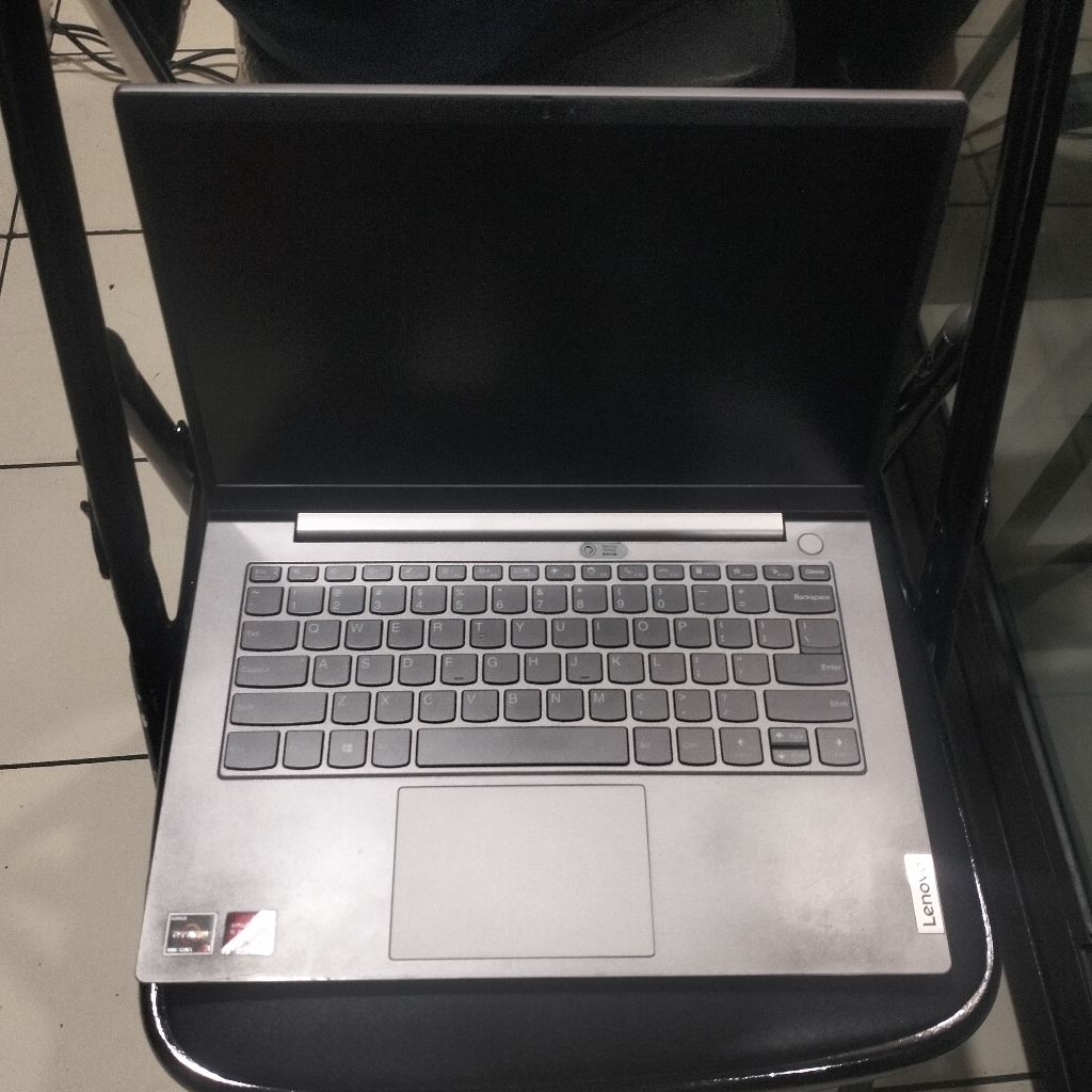 Lenovo thinkbook Ryzen 3-4300U Ram 8Gb/SSD 256Gb