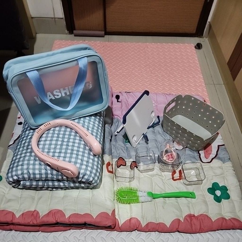[Alat Kos 7 in 1] kasur lipat, bed cover selimut, Kipas angin Fan portable, Stand Buku, Storage Bask