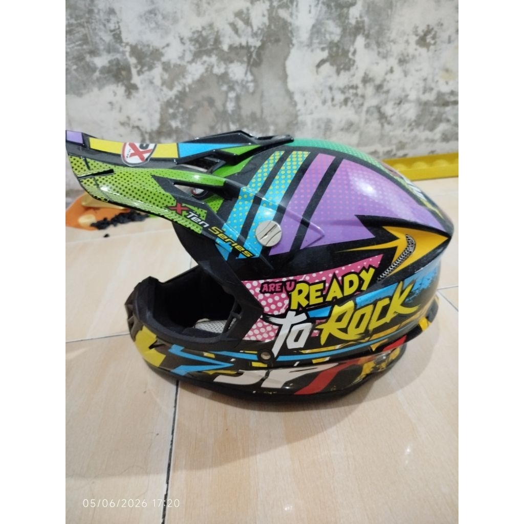 Helm JPX bekas