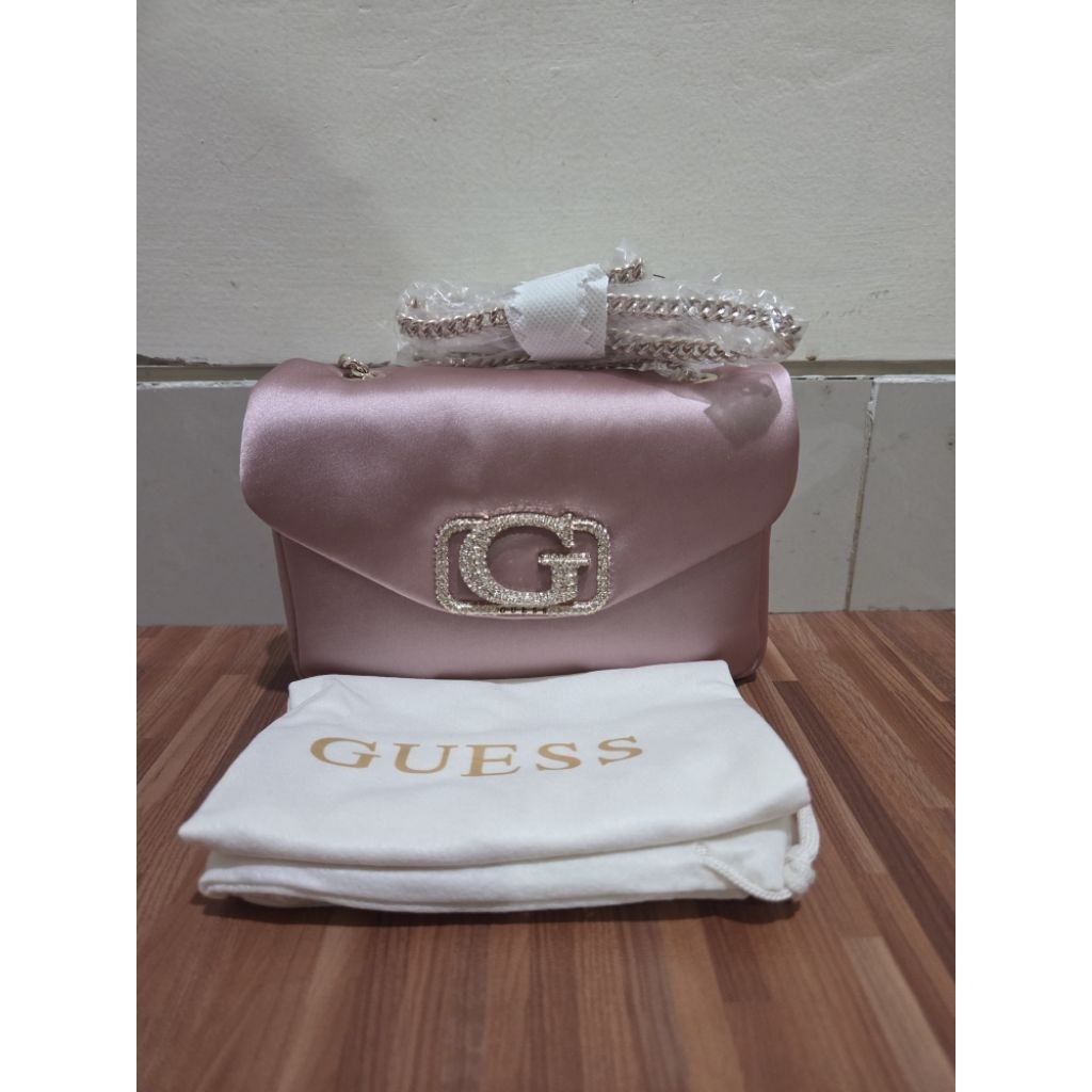 GUESS Prue Logo-Script Mini Crossbody Bag In Pink Tas Pesta Bahan Satin Guess Original