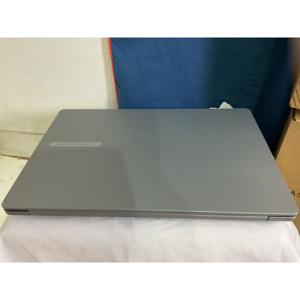 Asus Expertbook i3