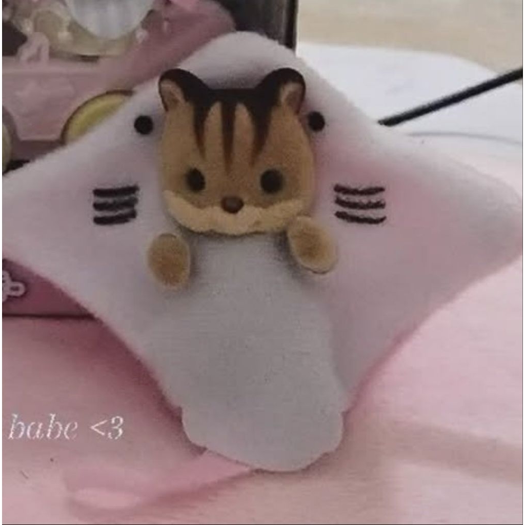 sylvanian squirrel sting ray + acc