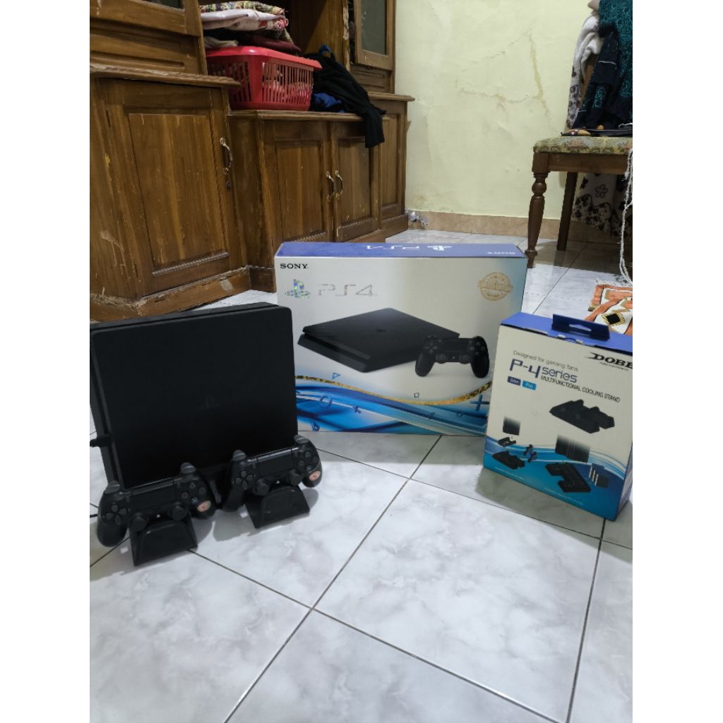ps 4 slim hen