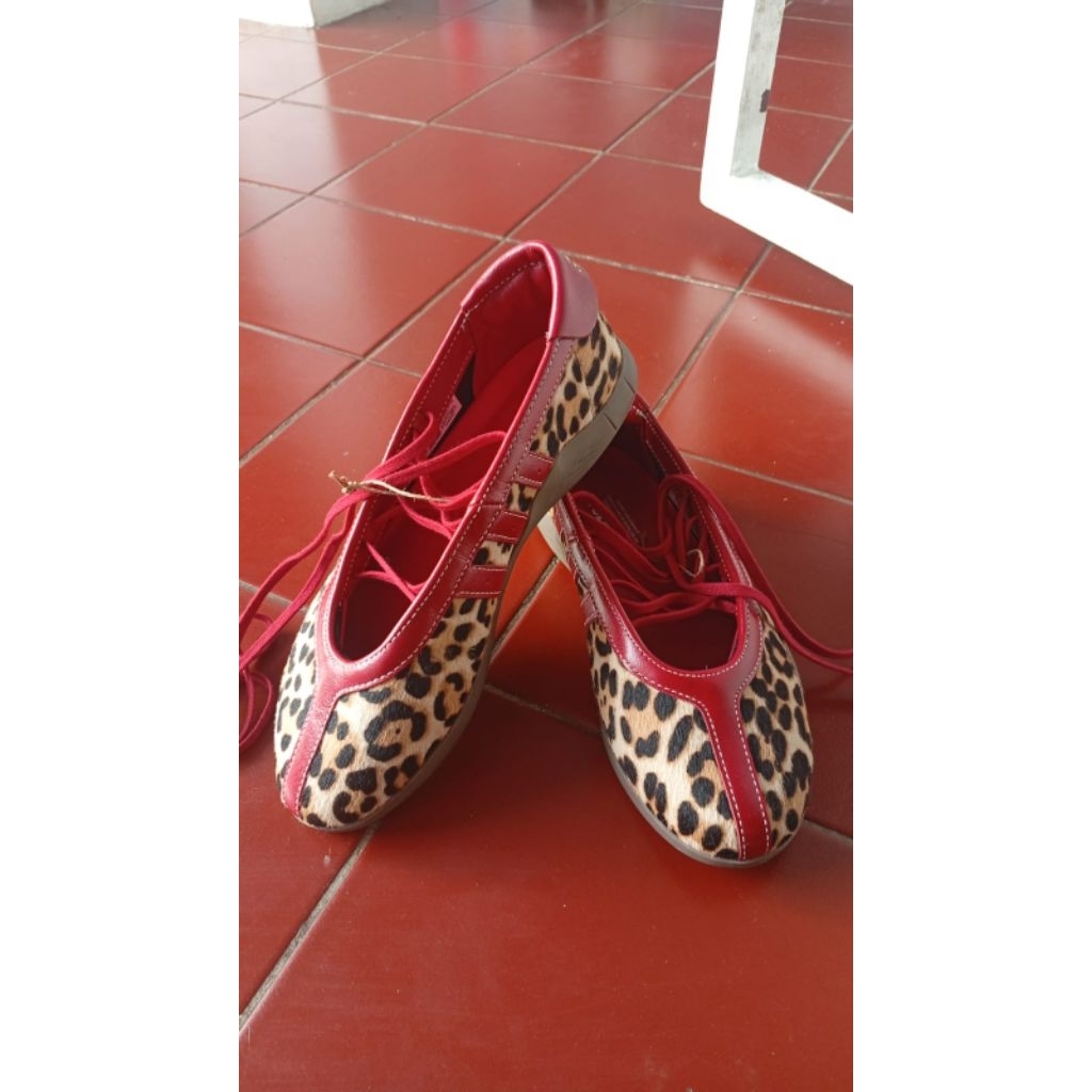 PRELOVED ADIDAS TAEKWONDO BALLET MEI RED 100% ORIGINAL  (NEGOTIABLE)