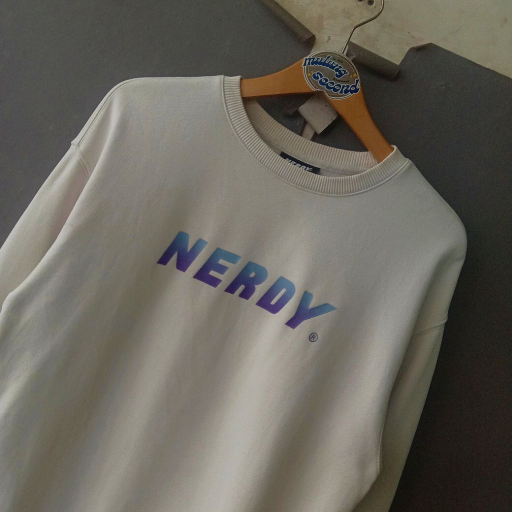 CREWNECK SWEATER NERDY CREAM LOGO UNISEX DEWASA SECOND ORIGINAL
