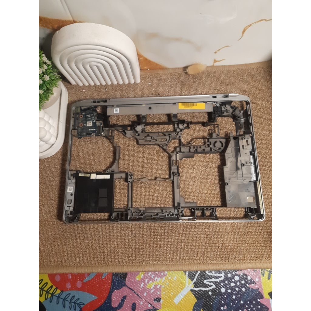 Midle Frame Casing tengah Laptop dell e6430 kokoh kuat aman siap pakai mulus tidak ada yg retak