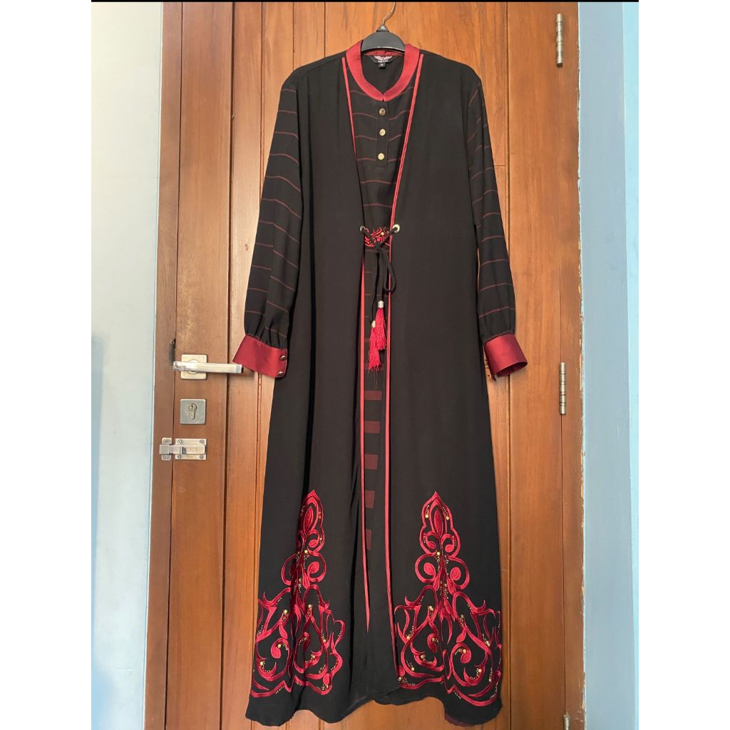 Hikmat Ori Preloved Merah Hitam Bunga