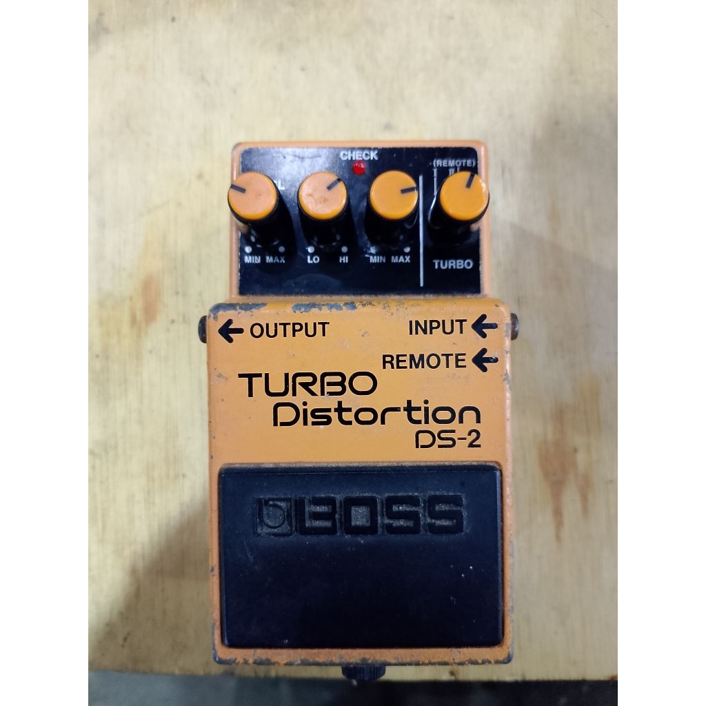 efek boss turbo distorsion (DS-2)