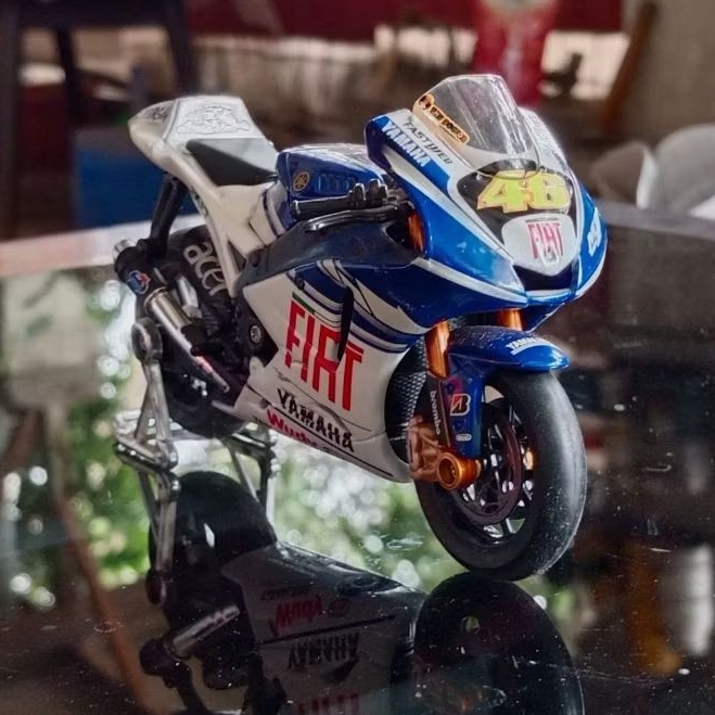 Diecast MotoGP Maisto 1:18 Valentino Rossi 46 Reguler Fiat Yamaha Factory Racing Team 2008 YZR-M1