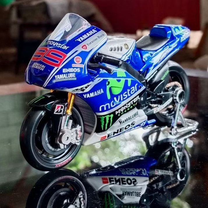 Diecast MotoGP Maisto 1:18 Jorge Lorenzo 99 Reguler Fiat Yamaha Factory Racing Team 2014 YZR-M1