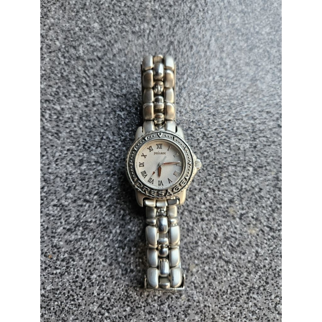 Vintage Seiko Presage Quartz 7N01 Embossed Bezel