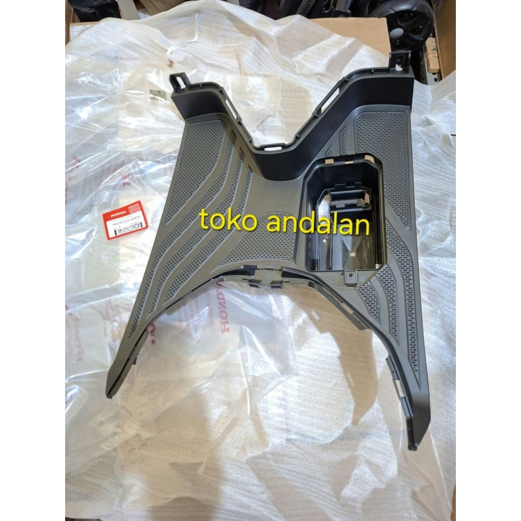 Step Floor Hitam Honda Vario 125 eSP K2V - 64310K2VN30ZA