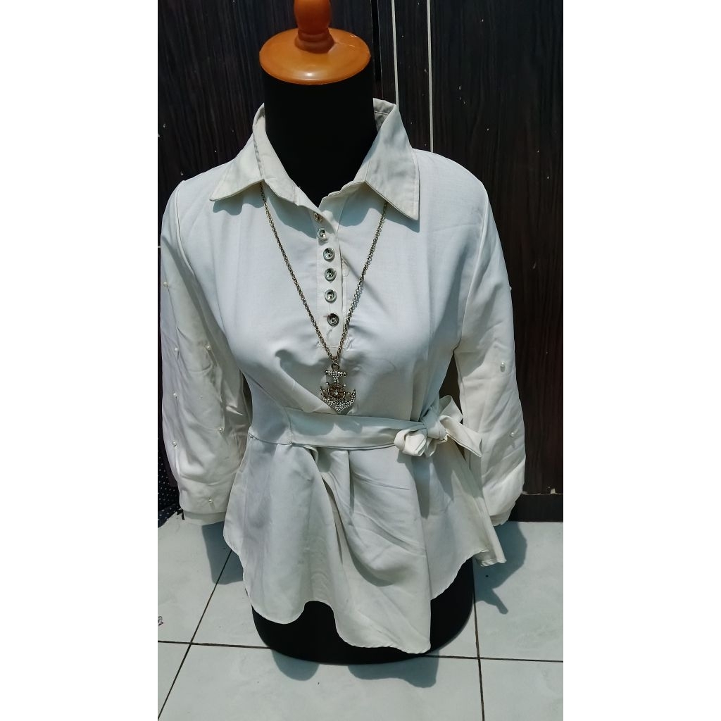 PL blouse putih