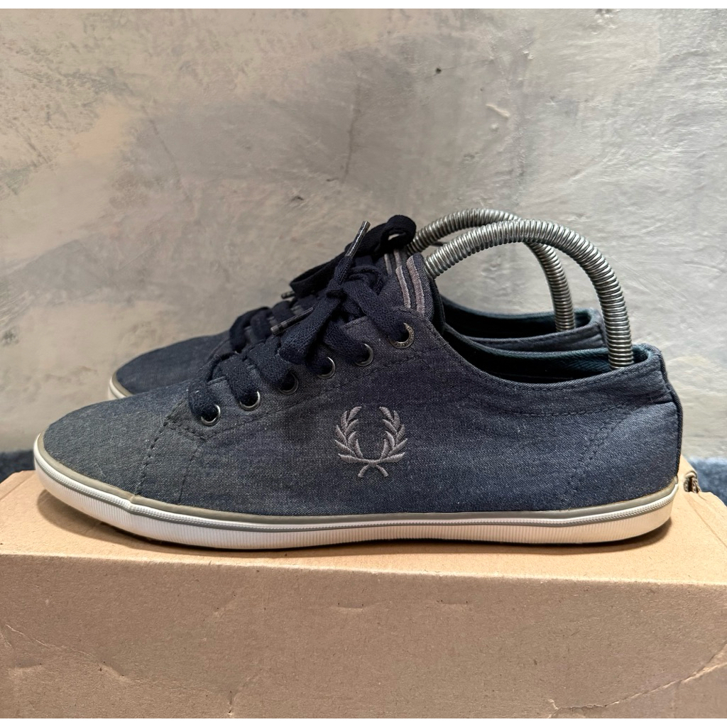 Sepatu Fred Perry