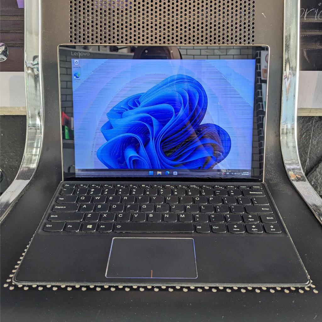 Lenovo Miix 720 2 in 1 Tablet with Keyboard Core i7 Ram 16GB 256 GB Touchscreen Laptop Second Seken 