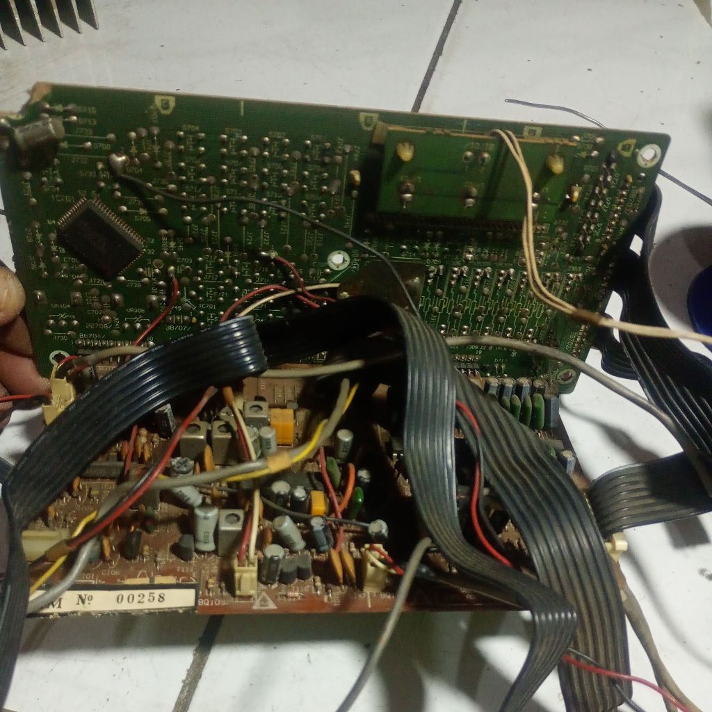 radio tuner am FM  equalizer copotan bigband Polytron dikirim sesuai poto.wajib baca deskripsi