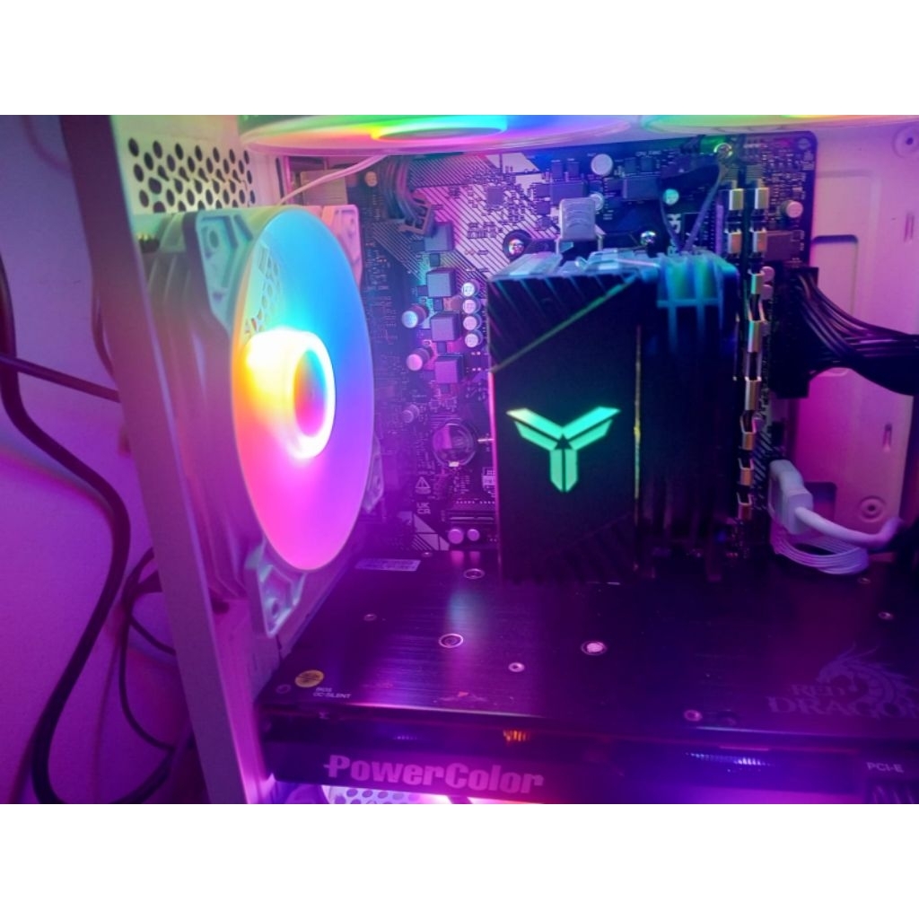 MONITOR DAN PC GAMING SATU set