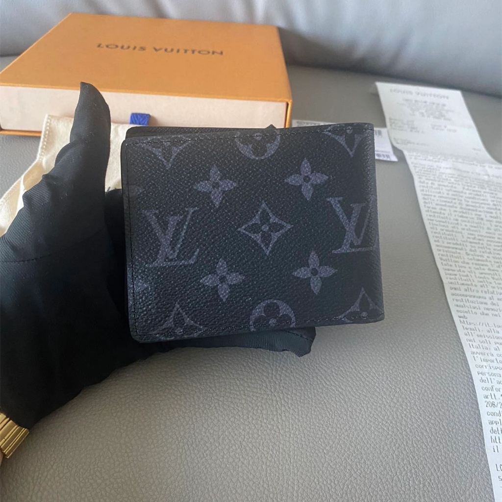 Dompet pria Louis Vuitton Slender M62294 preloved dari Prancis dengan desain elegan dan ringkas. Ter