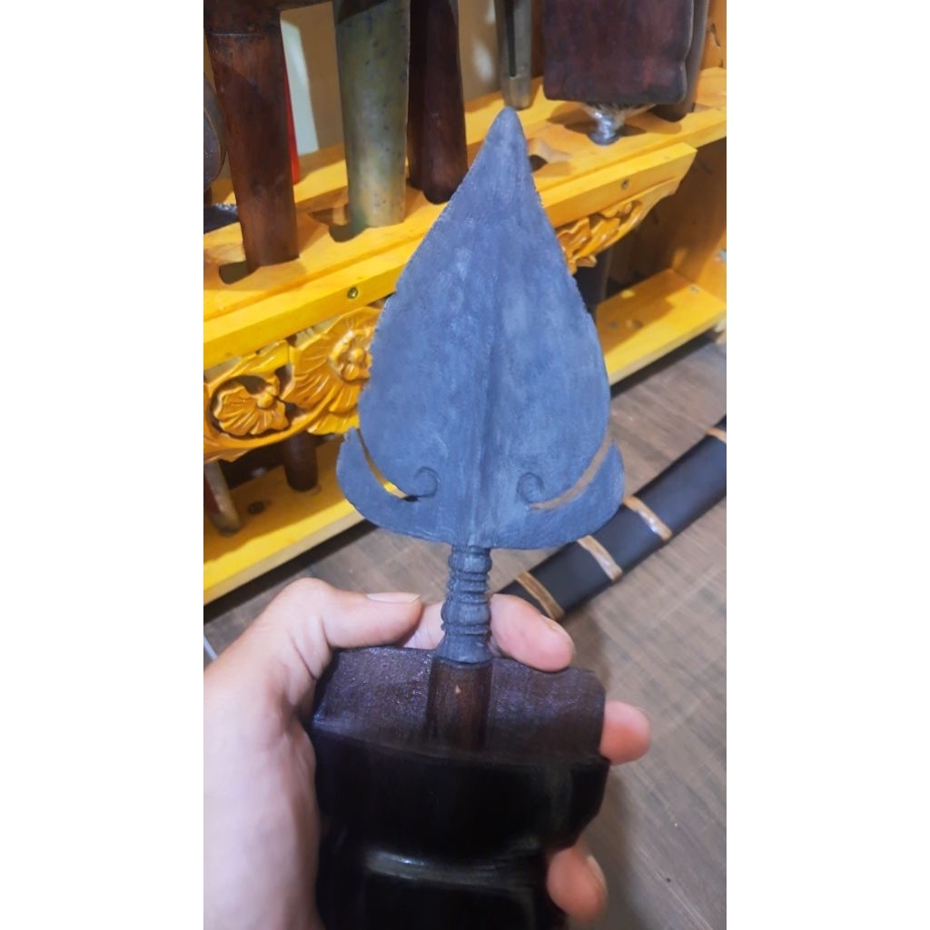 pusaka tombak gunungan