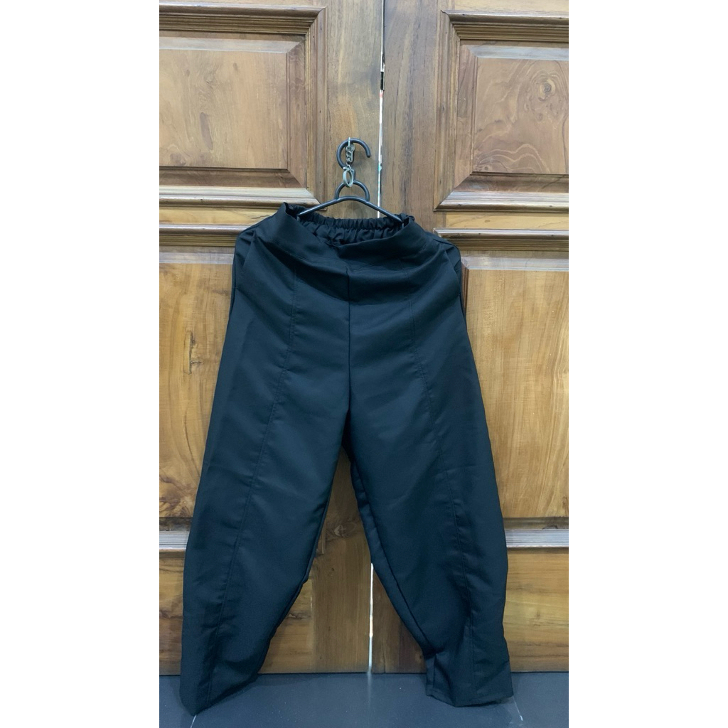 barrel pants hitam preloved