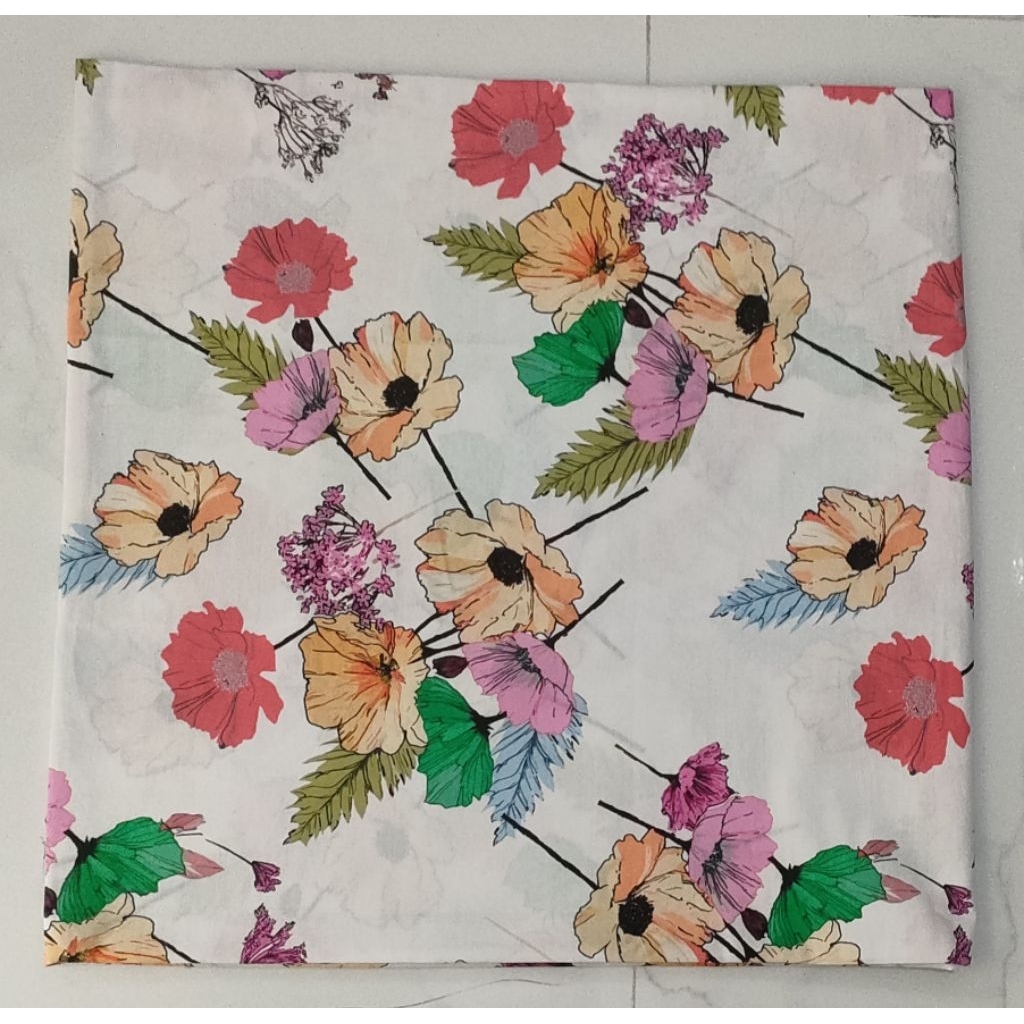 Kain Perca Katun Motif Bunga Dasar Putih 125Cm X 200Cm