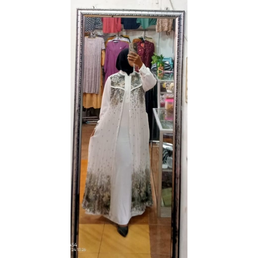Gamis Putih Motif Bunga Terbaru