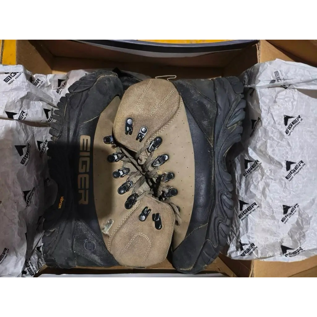 sepatu eiger