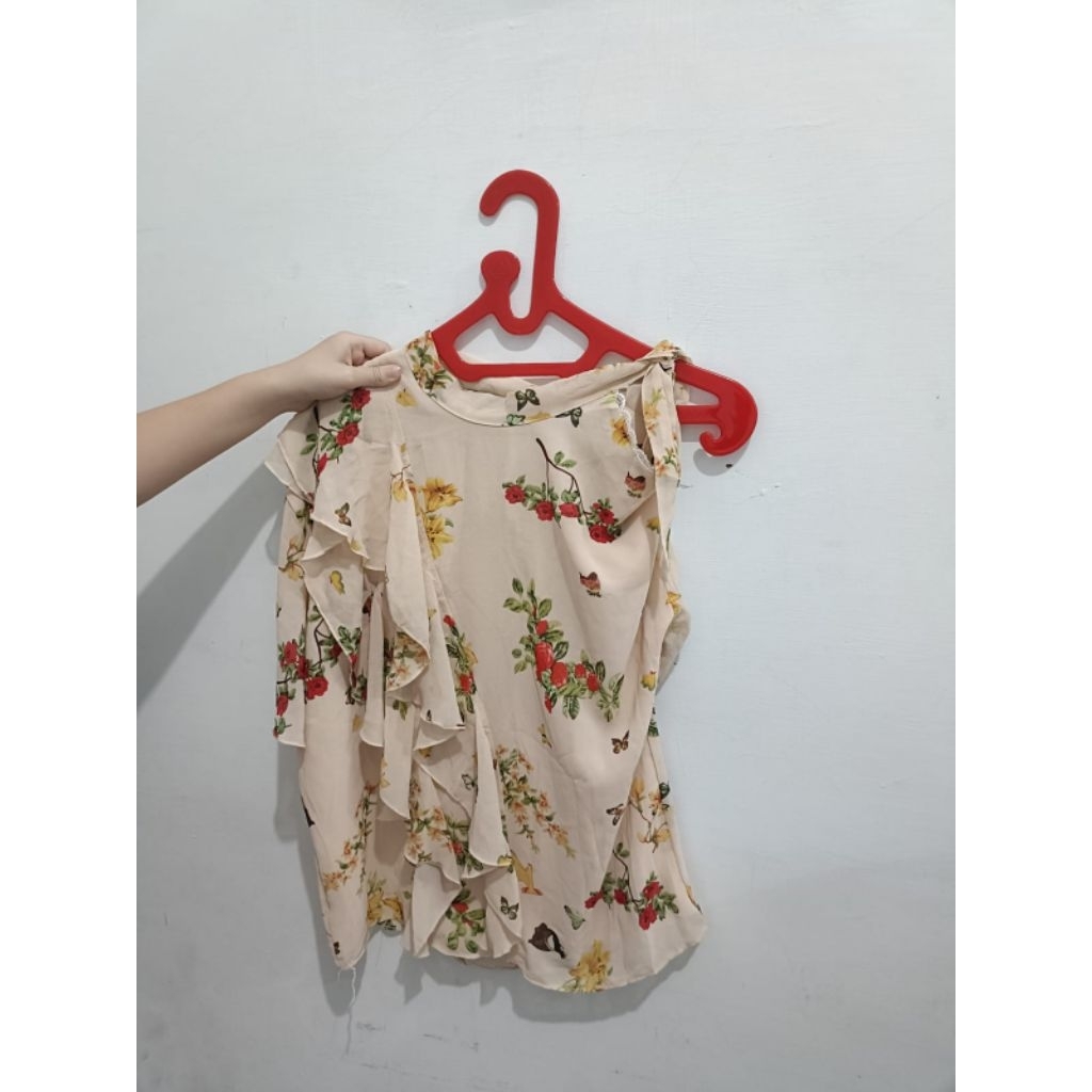 Atasan motif bunga cream prelove