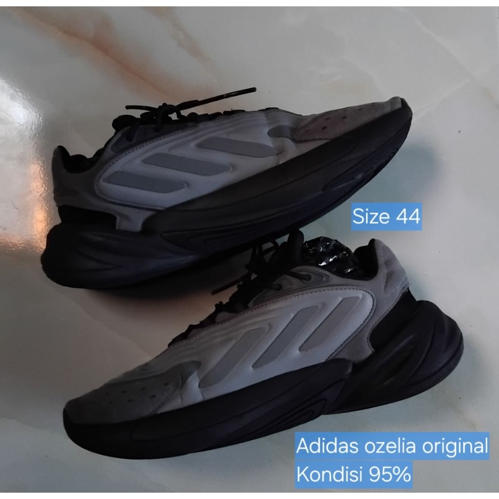 sepatuAdidas ozelia size 44 seken ori