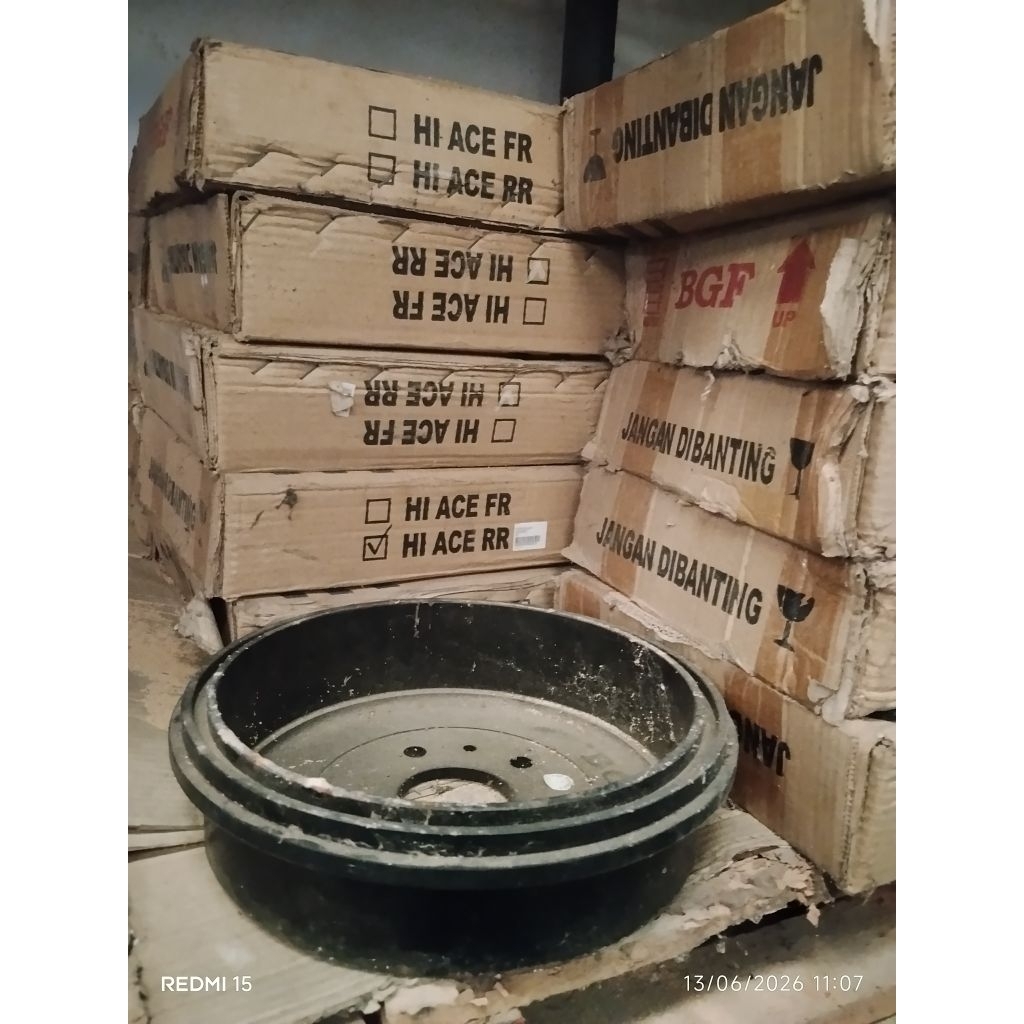 tromol belakang toyota hiace bensin