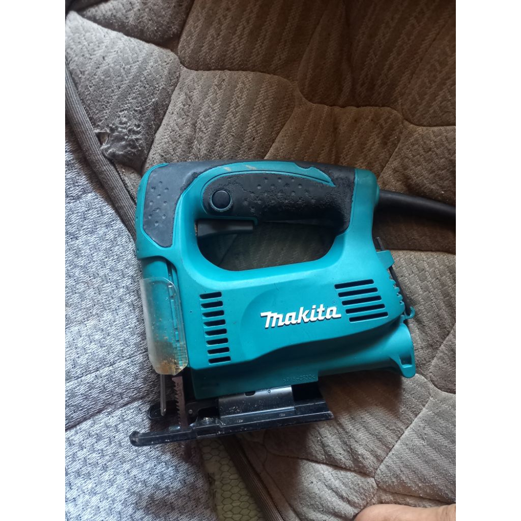 Mesin jigsaw Makita